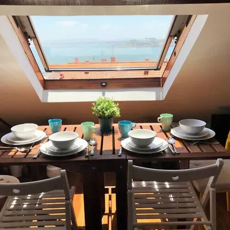 Santos - Upper Loft With River View * Lisboa